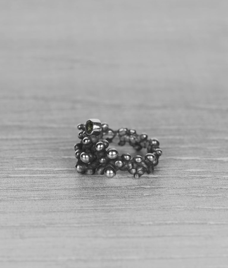 "Colony" silver ring with green sapphire - Image 4
