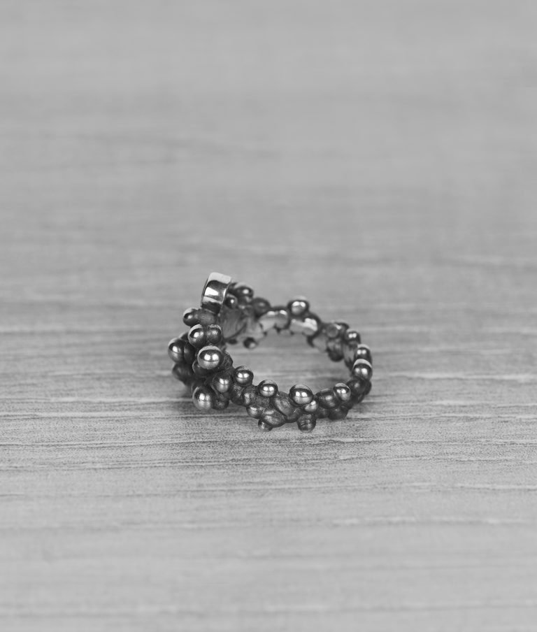 "Colony" silver ring with green sapphire - Image 5